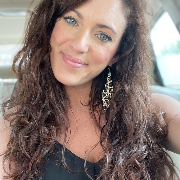 Meet your Posher, Taylor - Picture 2 of 2